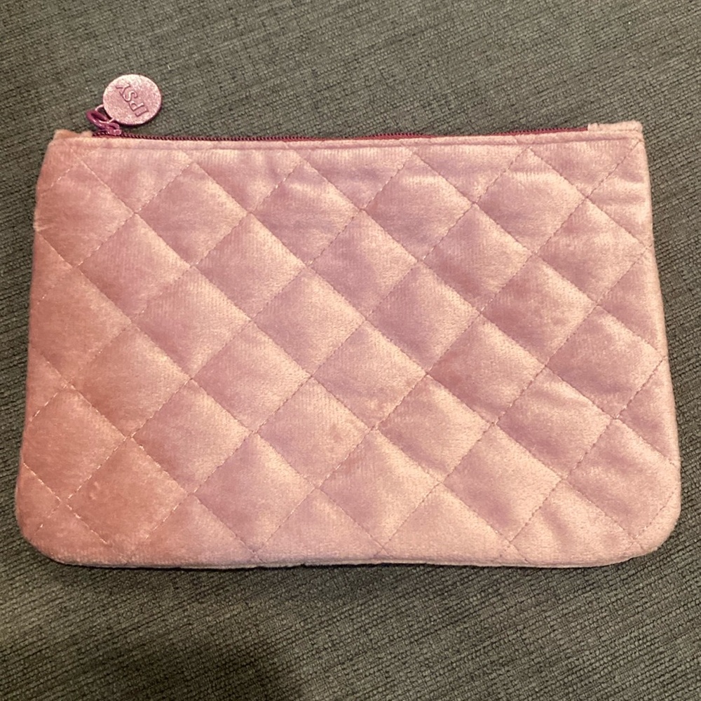 Ipsy Quilted Velour Makeup Bag    cosmetics cosmetic bags beauty pouch pouches